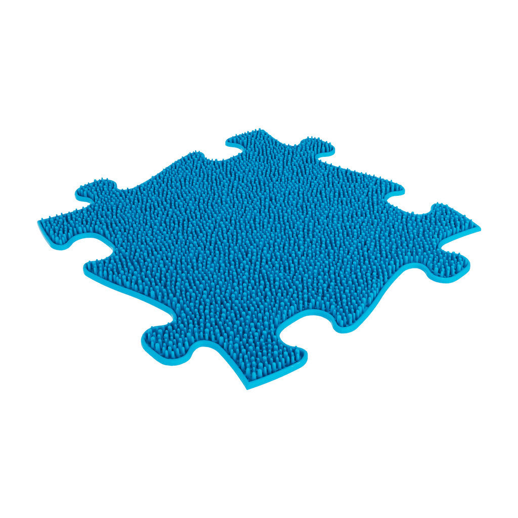 Puzzle shape interlocking mat in blue colour
