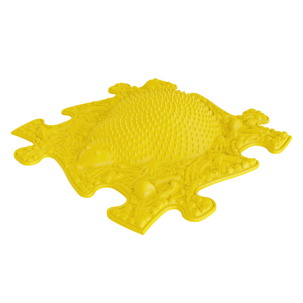 Puzzle floor tile in hedgehog style shakti mat