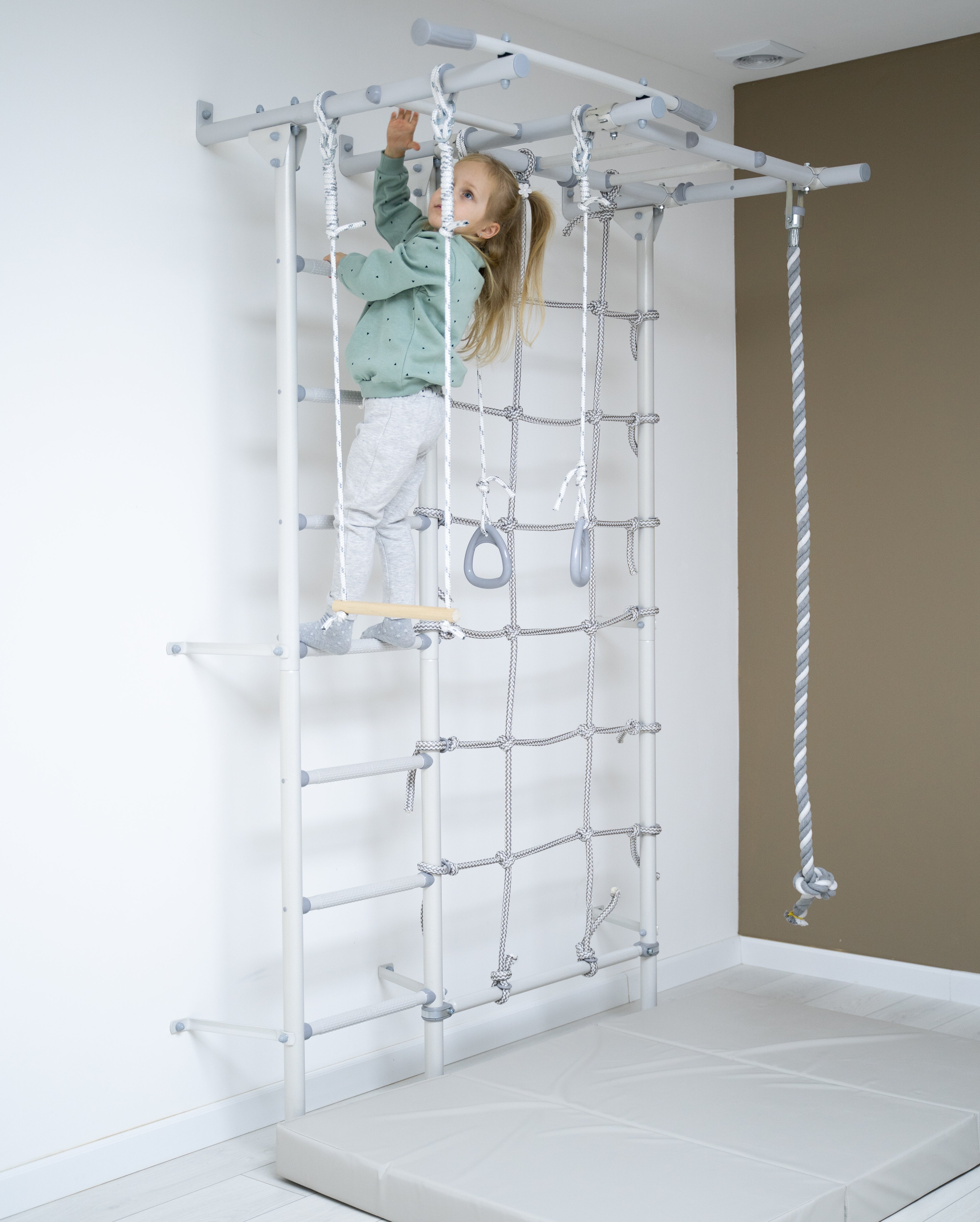 Indoor Play Gym with Monkey bars by Tinnitots
